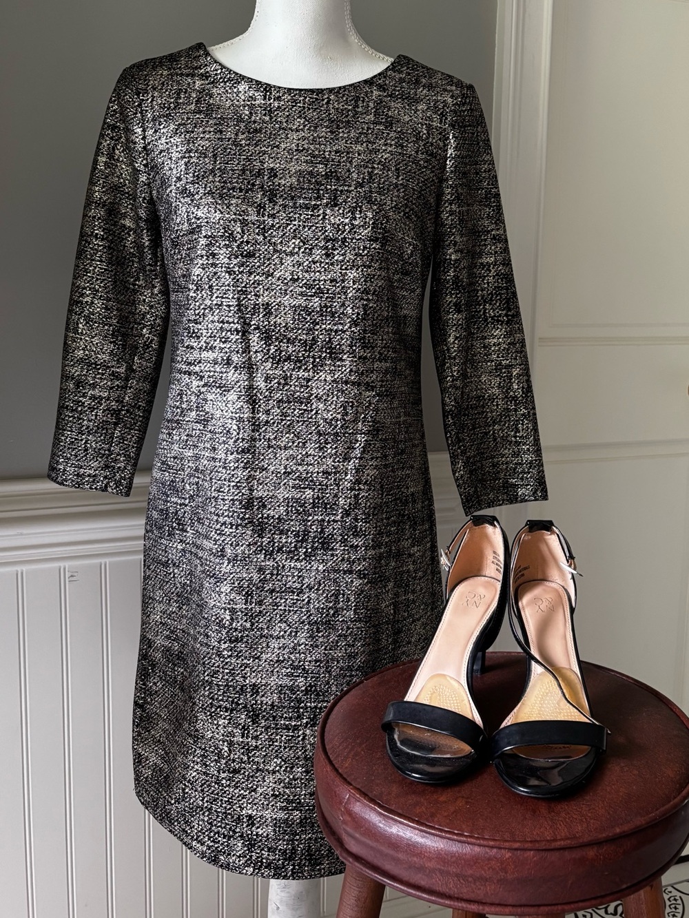 Robbie Bee Black and Silver Textured 3/4-Sleeve Shift Dress